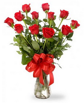  İsparta çiçek , çiçekçi , çiçekçilik  12 adet kırmızı güllerden vazo tanzimi