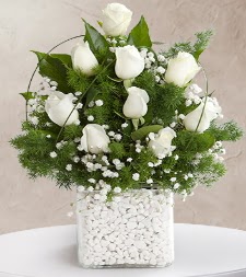 9 beyaz gül vazosu  İsparta çiçek satışı 