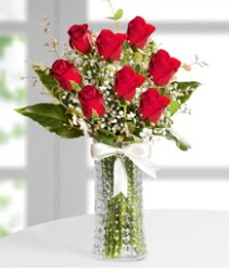 7 Adet vazoda kırmızı gül sevgiliye özel  İsparta çiçek siparişi sitesi 