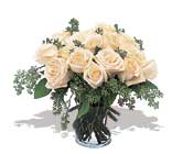 11 adet beyaz gül vazoda  İsparta İnternetten çiçek siparişi 