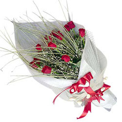  İsparta yurtiçi ve yurtdışı çiçek siparişi  11 adet kirmizi gül buket- Her gönderim için ideal