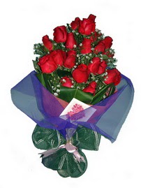 12 adet kirmizi gül buketi  İsparta online çiçek gönderme sipariş 