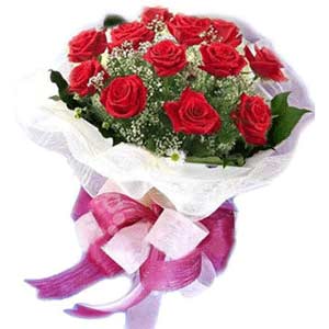  İsparta çiçek satışı  11 adet kırmızı güllerden buket modeli