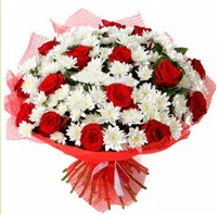 11 adet kırmızı gül ve beyaz kır çiçeği  İsparta internetten çiçek satışı 