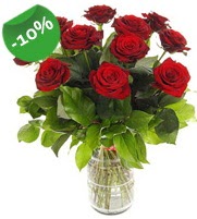 11 adet vazo içerisinde kırmızı gül  İsparta online çiçek gönderme sipariş 