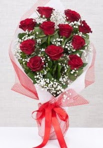 11 kırmızı gülden buket çiçeği  İsparta 14 şubat sevgililer günü çiçek 