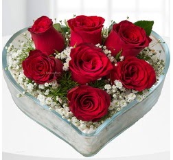 Kalp içerisinde 7 adet kırmızı gül  İsparta çiçek servisi , çiçekçi adresleri 